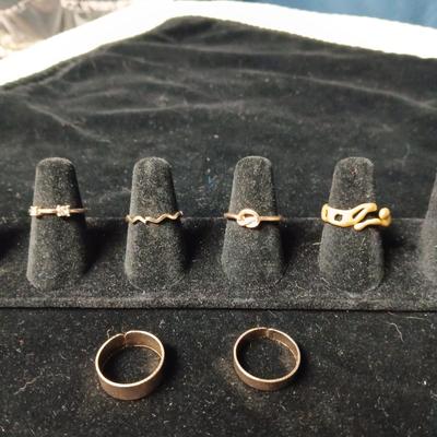 6 GOLD TONE RINGS