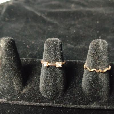 6 GOLD TONE RINGS
