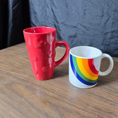 Black & Decker versa brew coffee maker with a couple coffee mugs