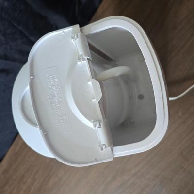 Black & Decker versa brew coffee maker with a couple coffee mugs