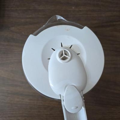 Black & Decker versa brew coffee maker with a couple coffee mugs