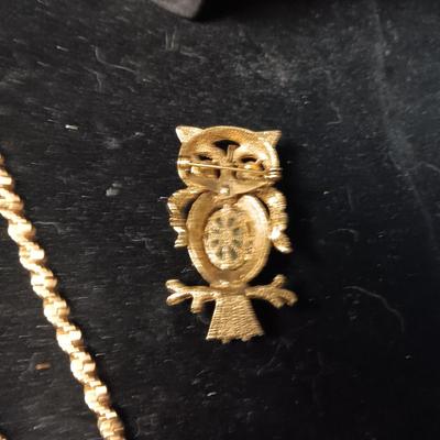 2 GOLD TONE NECKLACES AND AN OWL BROOCH