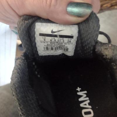 TWO WICKER BASKETS, NIKES SHOES (9) AND SANDALS