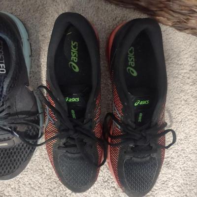 TWO WICKER BASKETS, NIKES SHOES (9) AND SANDALS