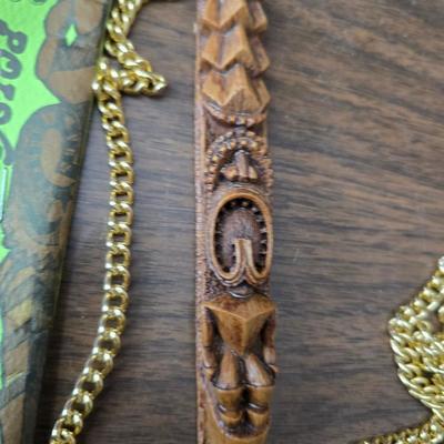 Small trinkets & collectibles - Brooch pin - vintage box with tools - necklaces - soaps - compacts and more