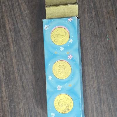 Small trinkets & collectibles - Brooch pin - vintage box with tools - necklaces - soaps - compacts and more