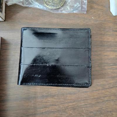 New Old timer pocketknife - large tooth necklaces - Coin counter = wallet and a new smart bracelet