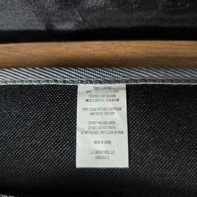 Carry-on luggage bag - with an assortment of other garment / luggage packing bags Eagle creek - Jaguar