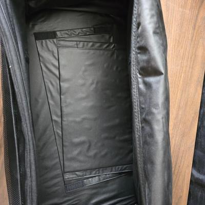 Carry-on luggage bag - with an assortment of other garment / luggage packing bags Eagle creek - Jaguar