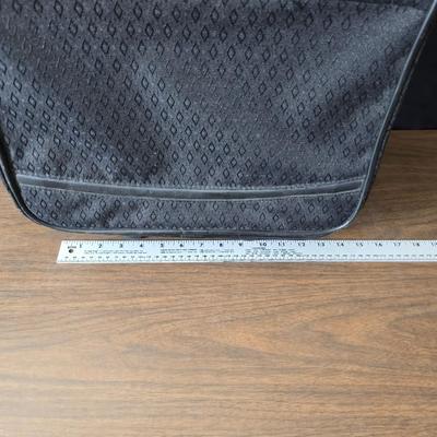 Carry-on luggage bag - with an assortment of other garment / luggage packing bags Eagle creek - Jaguar