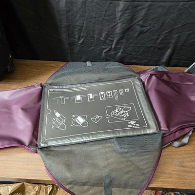 Carry-on luggage bag - with an assortment of other garment / luggage packing bags Eagle creek - Jaguar