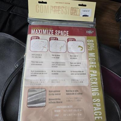 Carry-on luggage bag - with an assortment of other garment / luggage packing bags Eagle creek - Jaguar