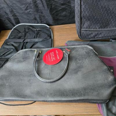 Carry-on luggage bag - with an assortment of other garment / luggage packing bags Eagle creek - Jaguar