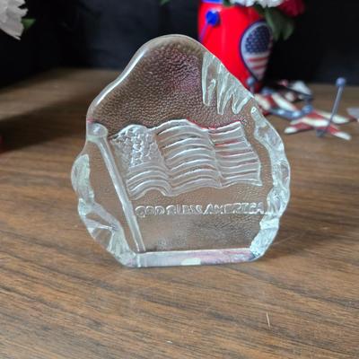 4th of July USA decorations - Uncle Sam nutcracker - flags - fabric - bouquets and more