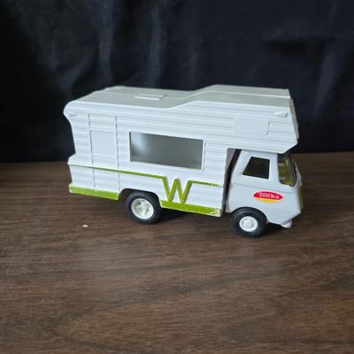 Vintage kid toys & games - Battlefield - Tonka Winnebago = hotwheels and a doll with a parasol and purse