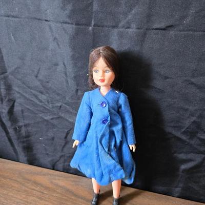 Vintage kid toys & games - Battlefield - Tonka Winnebago = hotwheels and a doll with a parasol and purse