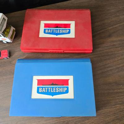 Vintage kid toys & games - Battlefield - Tonka Winnebago = hotwheels and a doll with a parasol and purse