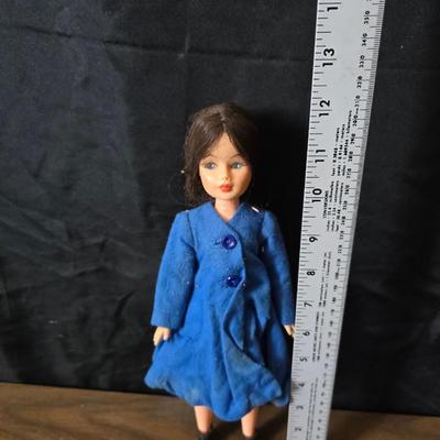 Vintage kid toys & games - Battlefield - Tonka Winnebago = hotwheels and a doll with a parasol and purse