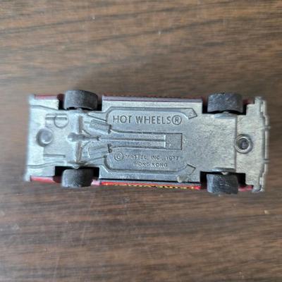 Vintage kid toys & games - Battlefield - Tonka Winnebago = hotwheels and a doll with a parasol and purse