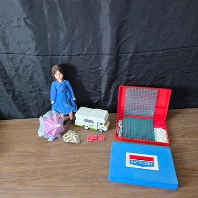 Vintage kid toys & games - Battlefield - Tonka Winnebago = hotwheels and a doll with a parasol and purse