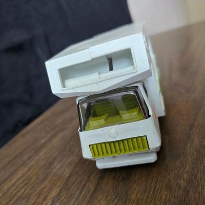 Vintage kid toys & games - Battlefield - Tonka Winnebago = hotwheels and a doll with a parasol and purse