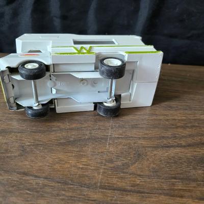 Vintage kid toys & games - Battlefield - Tonka Winnebago = hotwheels and a doll with a parasol and purse