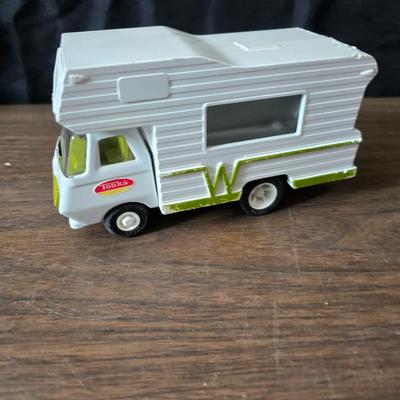 Vintage kid toys & games - Battlefield - Tonka Winnebago = hotwheels and a doll with a parasol and purse