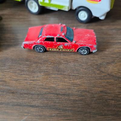 Vintage kid toys & games - Battlefield - Tonka Winnebago = hotwheels and a doll with a parasol and purse