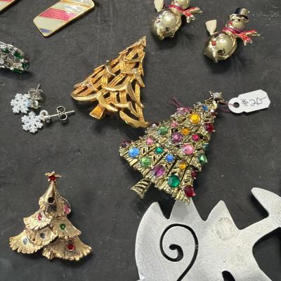 Sale Photo Thumbnail #206: Christmas Jewelry 
Broaches, Pins, Earrings
