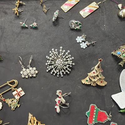 Sale Photo Thumbnail #203: Christmas Jewelry 
Broaches, Pins, Earrings