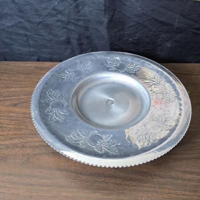 Vintage Wilson Specialties hand wrought aluminum dishware and a Thankful artwork