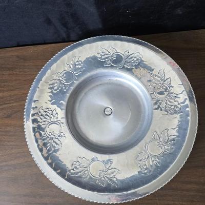 Vintage Wilson Specialties hand wrought aluminum dishware and a Thankful artwork