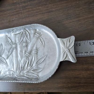 Vintage Wilson Specialties hand wrought aluminum dishware and a Thankful artwork