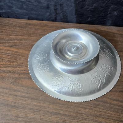 Vintage Wilson Specialties hand wrought aluminum dishware and a Thankful artwork