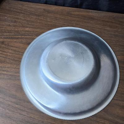 Vintage Wilson Specialties hand wrought aluminum dishware and a Thankful artwork