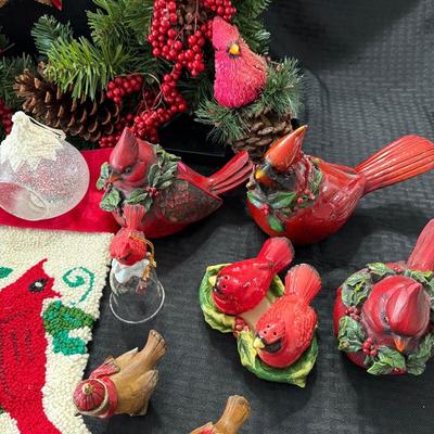 Sale Photo Thumbnail #214: Wreath & Christmas Cardinals
salt & Pepper, Ornaments, Figures, Stocking.