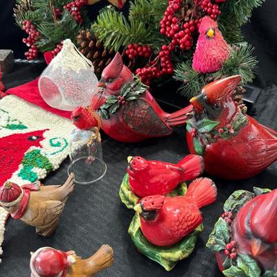 Sale Photo Thumbnail #218: Wreath & Christmas Cardinals
salt & Pepper, Ornaments, Figures, Stocking.