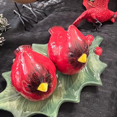 Sale Photo Thumbnail #217: Wreath & Christmas Cardinals
salt & Pepper, Ornaments, Figures, Stocking.