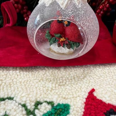 Sale Photo Thumbnail #215: Wreath & Christmas Cardinals
salt & Pepper, Ornaments, Figures, Stocking.