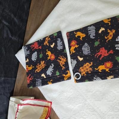 Kitchen linens - Chicken theme valance - lace apron - table cloth - hot pads - towels and more