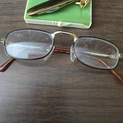 Large brass key - key hanger and a selection of keychains