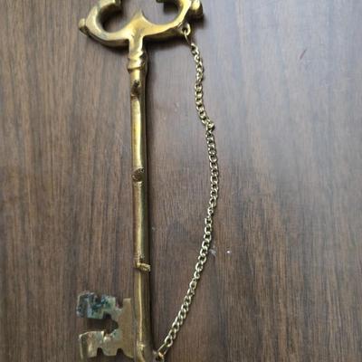 Large brass key - key hanger and a selection of keychains