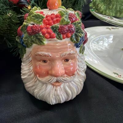 Sale Photo Thumbnail #224: Christmas Serving Dishes and Decor
Wreath, Bowls, light up trees.