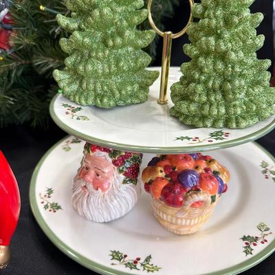 Sale Photo Thumbnail #226: Christmas Serving Dishes and Decor
Wreath, Bowls, light up trees.