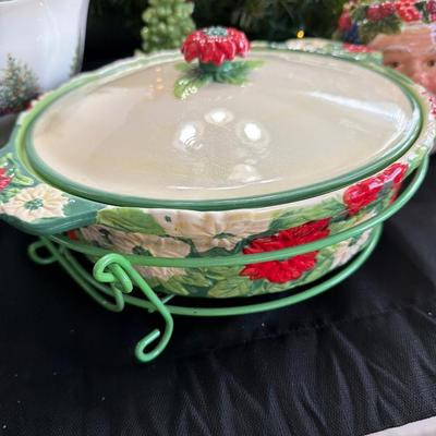 Sale Photo Thumbnail #228: Christmas Serving Dishes and Decor
Wreath, Bowls, light up trees.