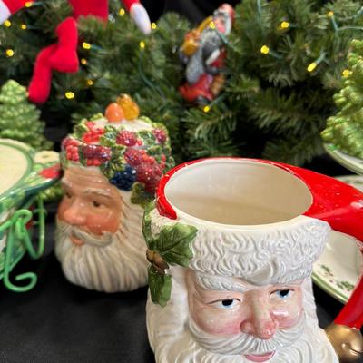 Sale Photo Thumbnail #227: Christmas Serving Dishes and Decor
Wreath, Bowls, light up trees.