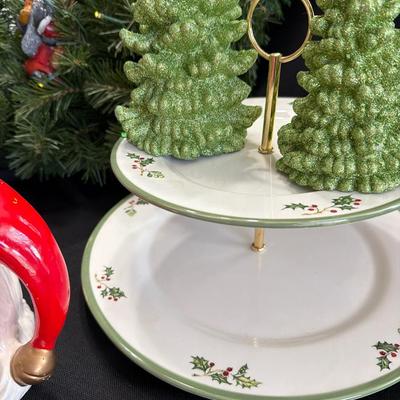 Sale Photo Thumbnail #225: Christmas Serving Dishes and Decor
Wreath, Bowls, light up trees.