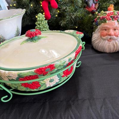 Sale Photo Thumbnail #221: Christmas Serving Dishes and Decor
Wreath, Bowls, light up trees.