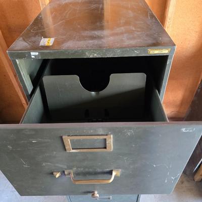 Metal 4 drawer file cabinet