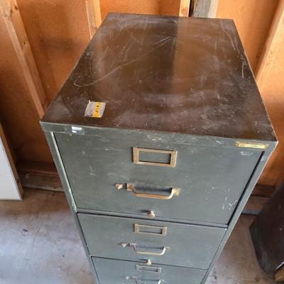 Metal 4 drawer file cabinet